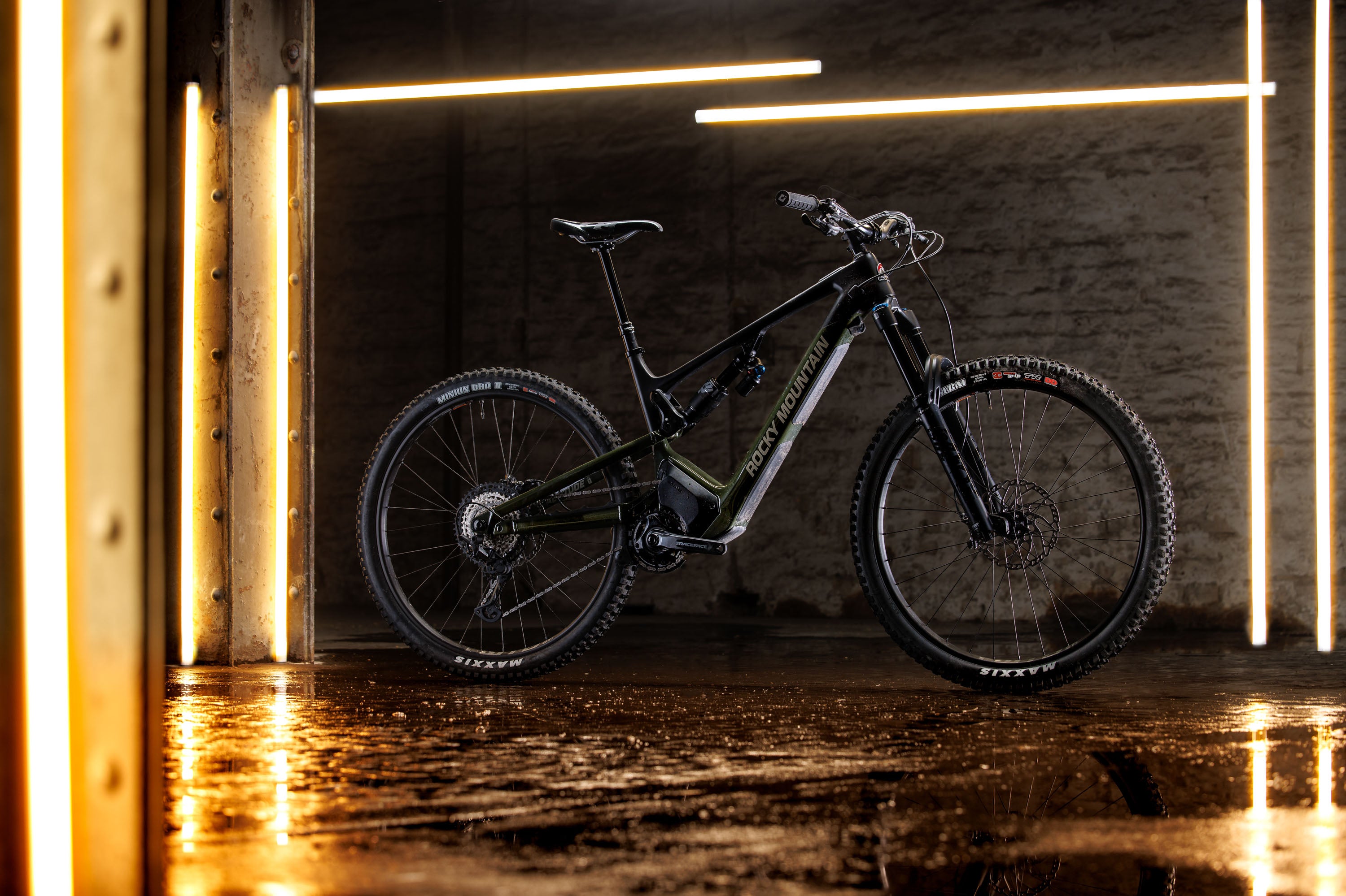 The Altitude Powerplay Carbon 70 wins the Design and Innovation Award