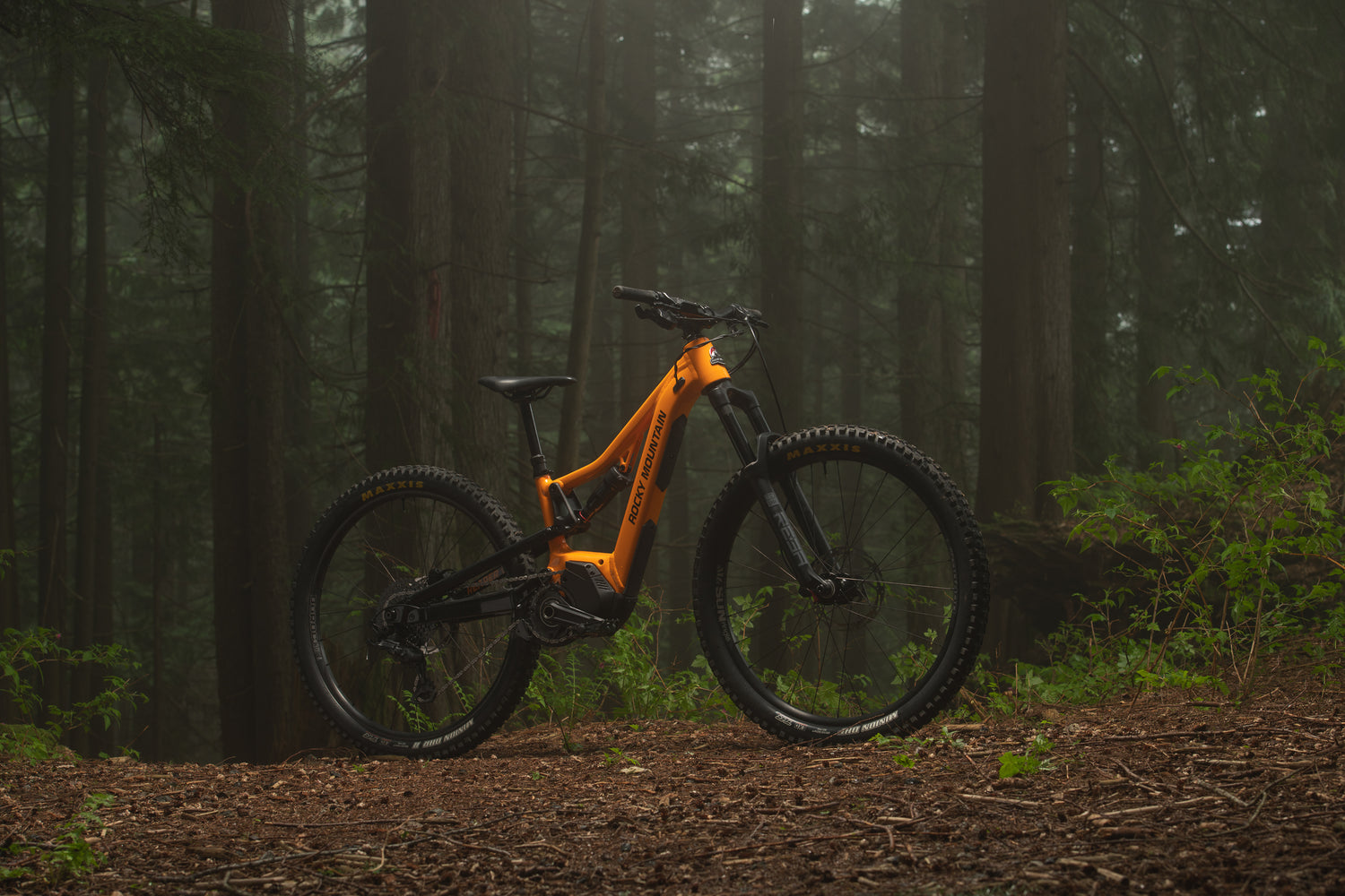 Tech Highlights: The world's first mid-motor, full-suspension kids eMTB, the Reaper Powerplay