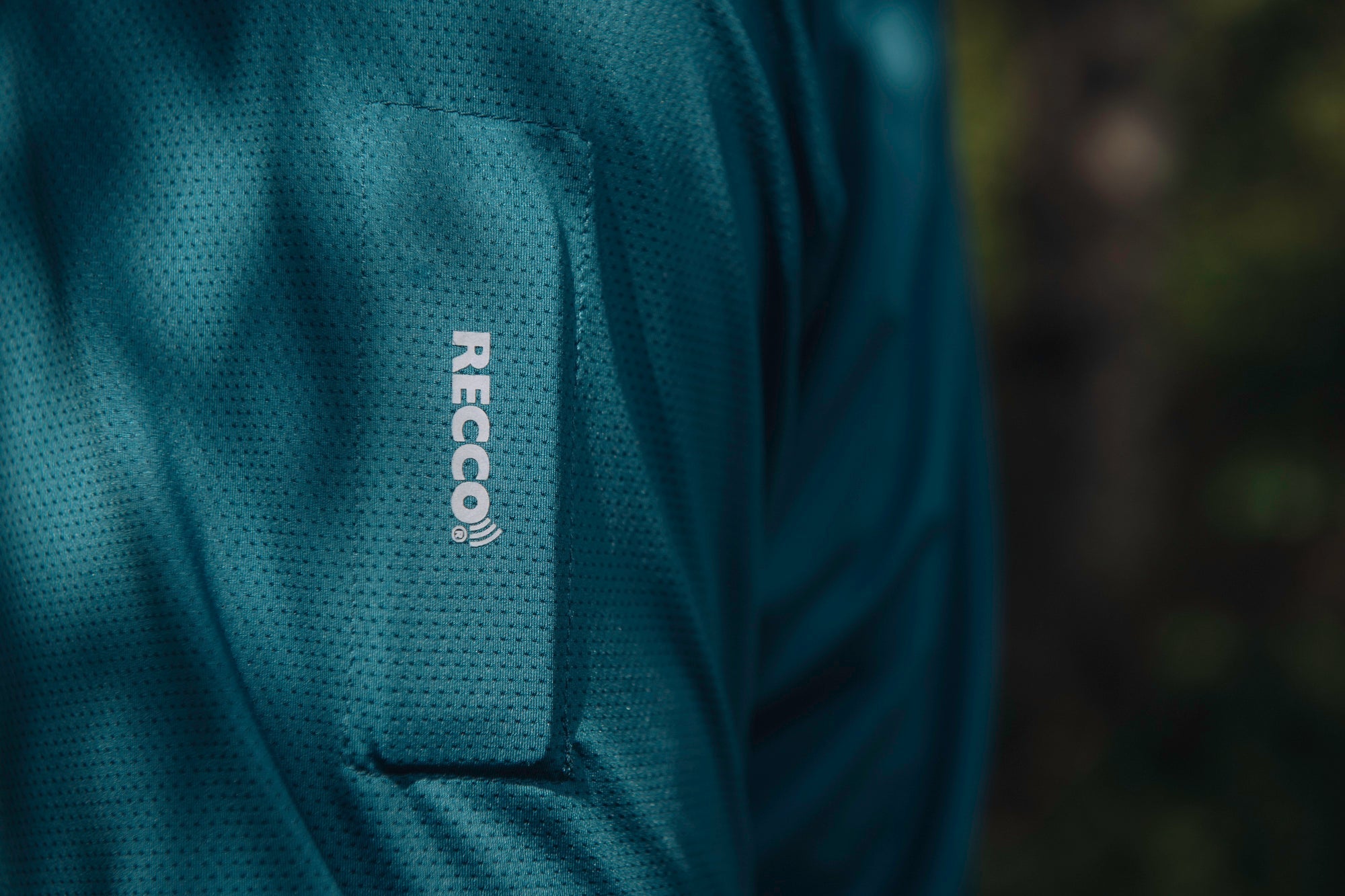 Apparel equipped with RECCO