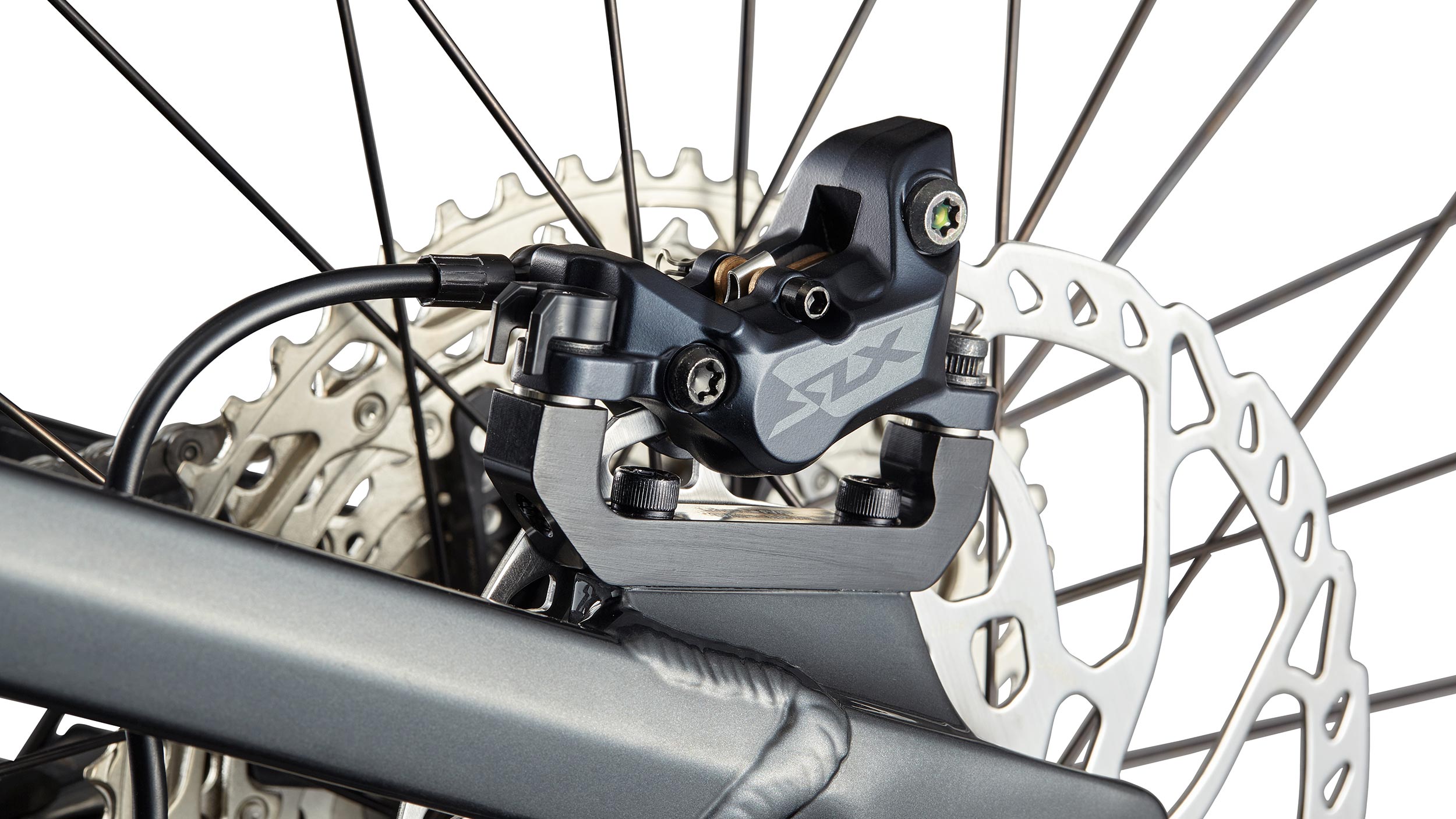 _caption_Experience reliable stopping power with the Shimano SLX Trail 4 Piston brakes, complemented by metal pads and 203mm rotors. 